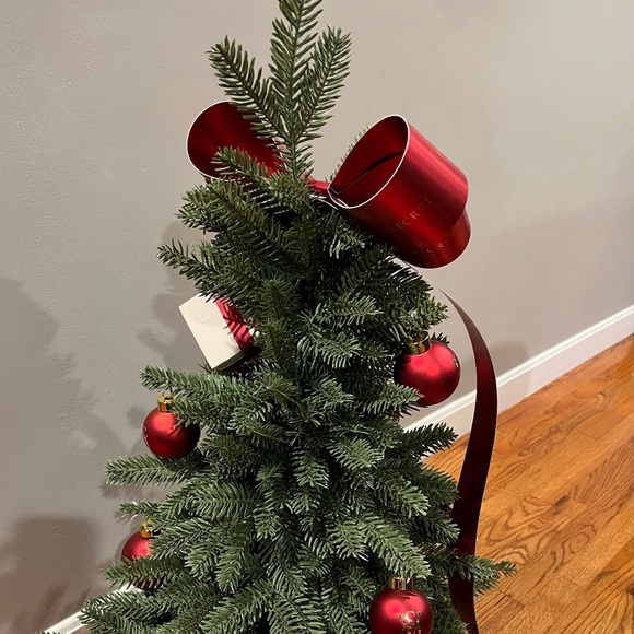 Victoria’s Secret Christmas display tree - Picture 5 of 9